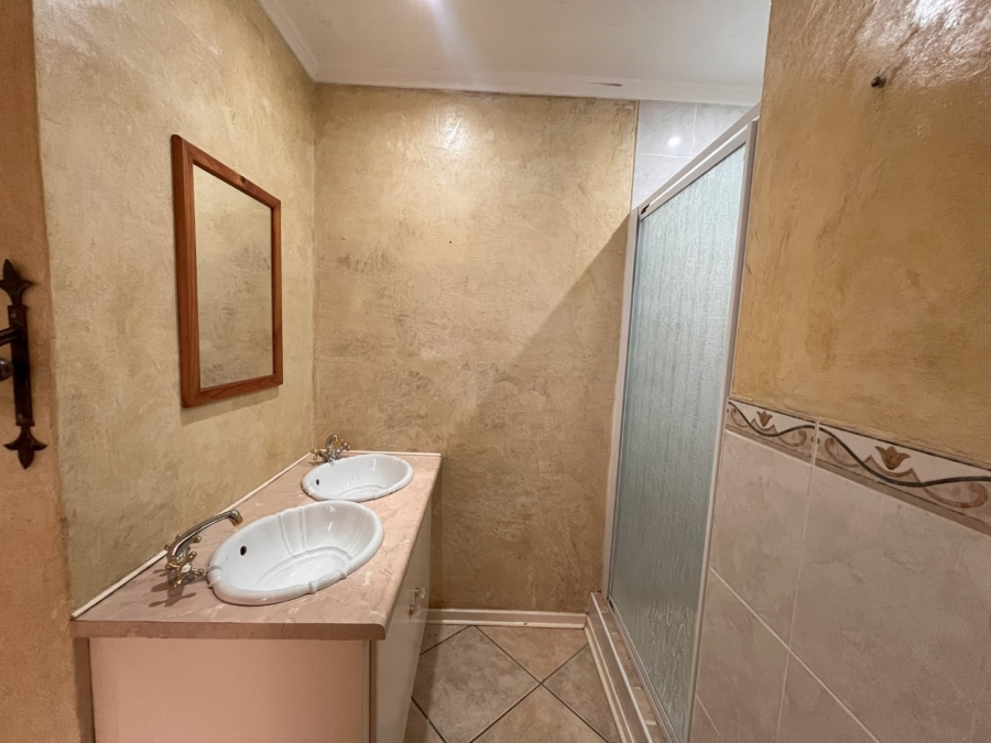4 Bedroom Property for Sale in Heuwelsig Free State